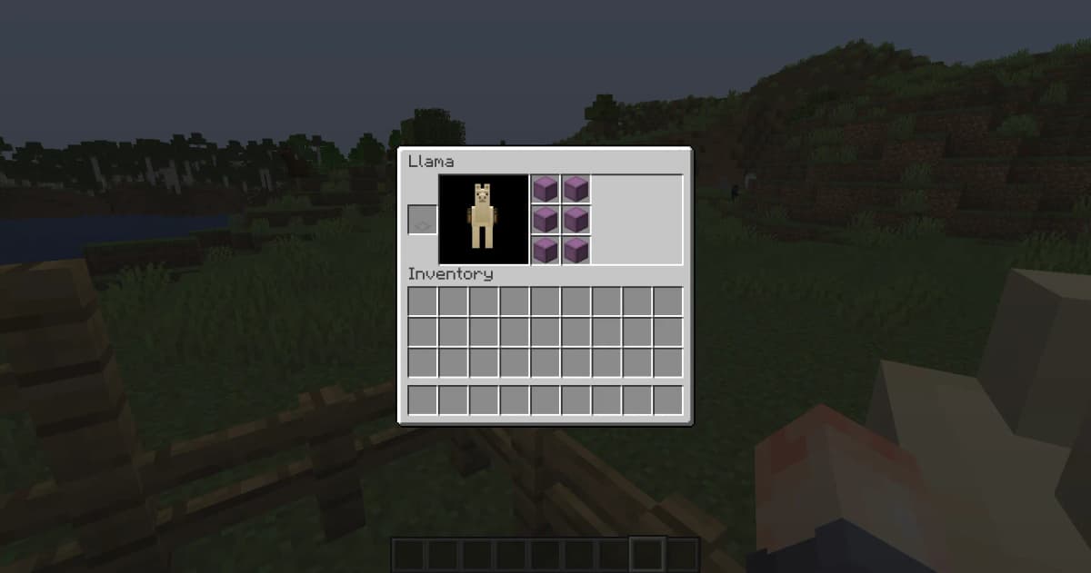Llamas carry between 3 to 15 slots in the chest, depending on a random parameter.